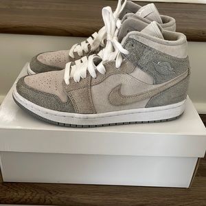 Women’s Air Jordan 1 Mid